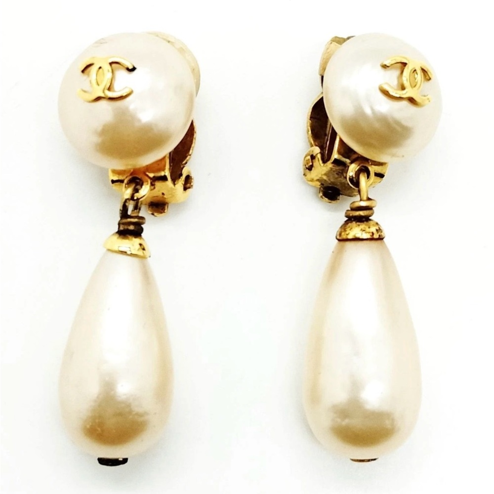CHANEL VINTAGE 1993 SPRING COLLECTION.  FAUX PEARL & 24K GP DROP EARRINGS
